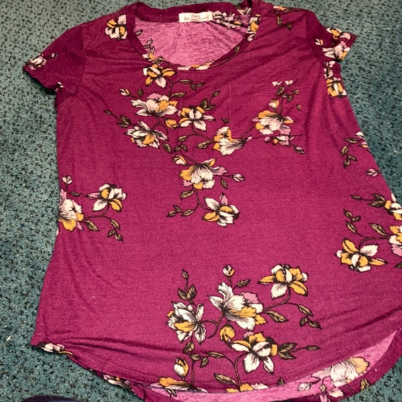 Juniors Wallflowers Short Sleeve Top - Picture 1 of 3